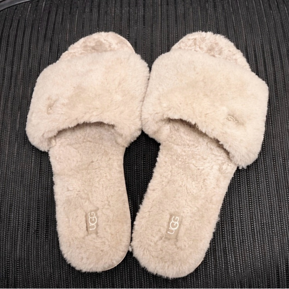 UGG Cozy Shearling Slide Slippers in Cream